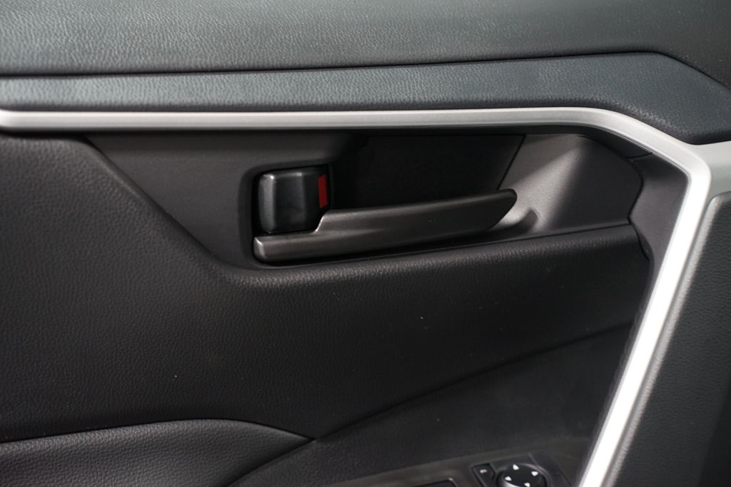 Thumbnail: 2025 Toyota RAV4 - 31