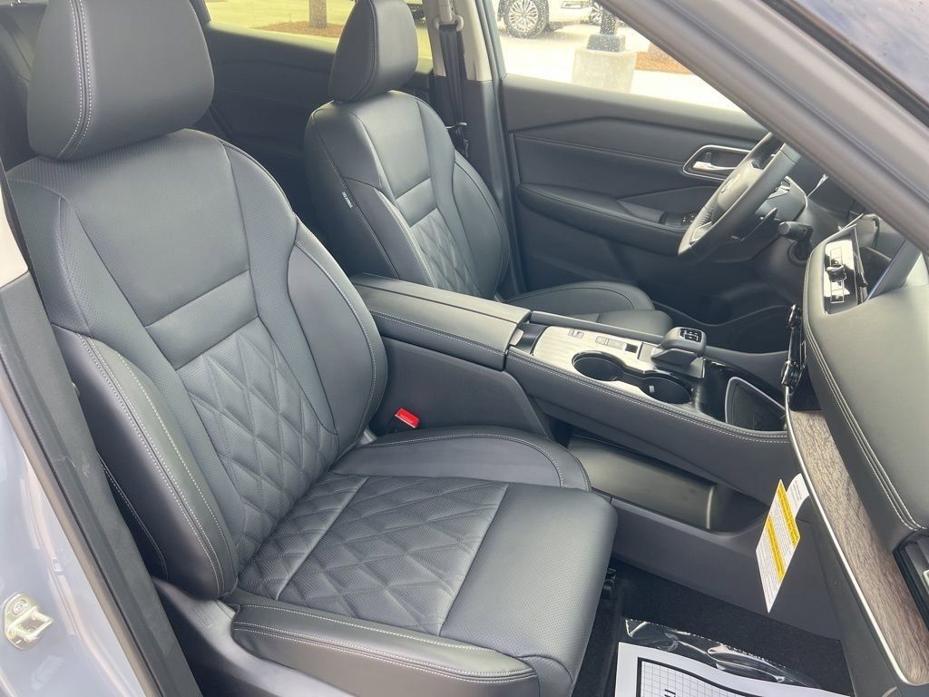 2025 Boulder Gray Pearl Nissan Rogue Platinum FWD SUV