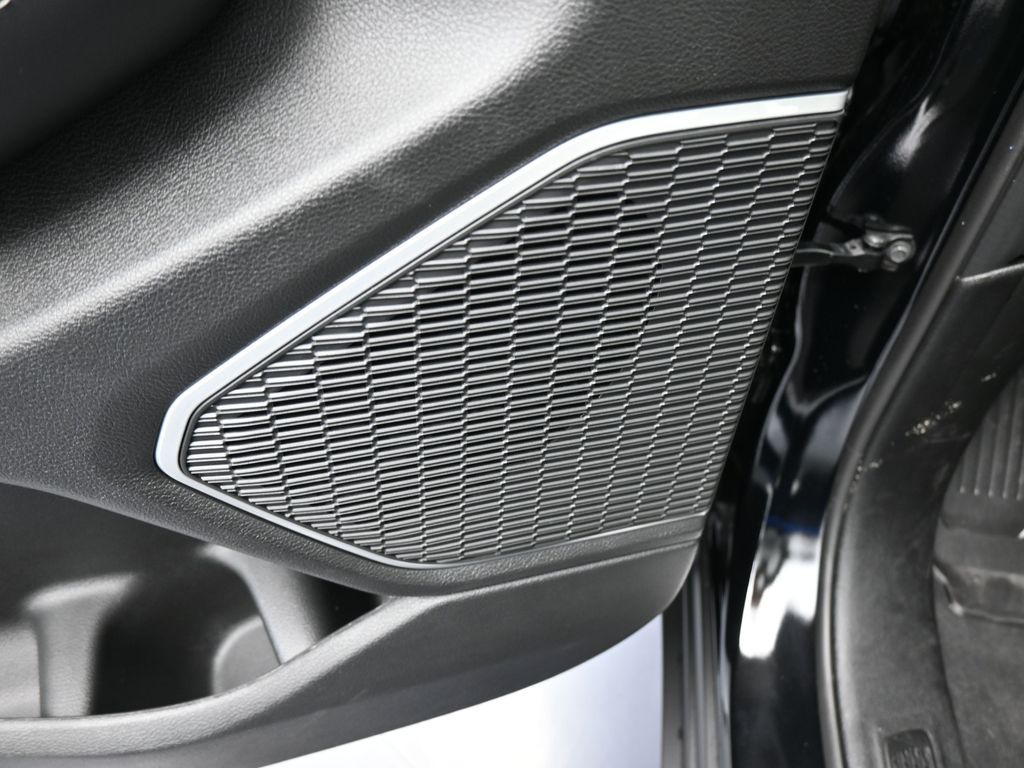 New 2026 Diamond Black Crystal Pearlcoat Jeep Limited image 15