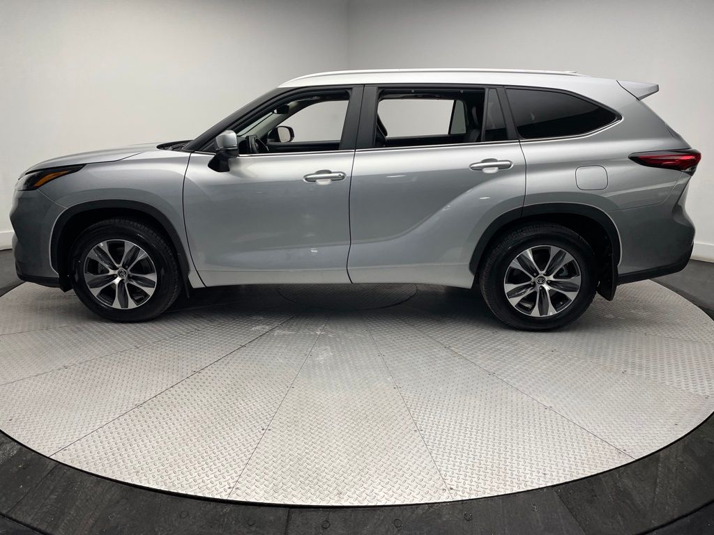 2023 Toyota Highlander XLE 8