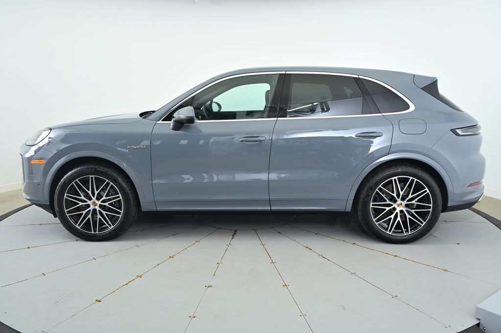 Thumbnail: 2025 Porsche Cayenne - 2