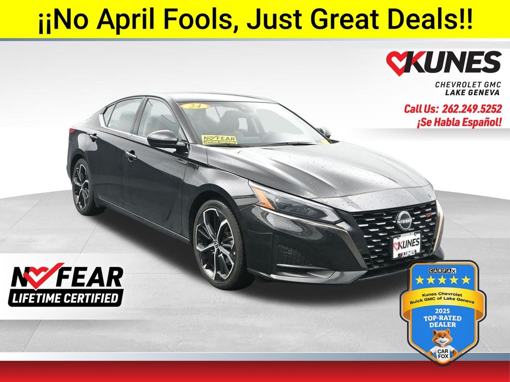 Super Black Clearcoat 2024 Nissan Altima 2.5 SR FWD Sedan Front-Wheel Drive Continuously Variable Transmission