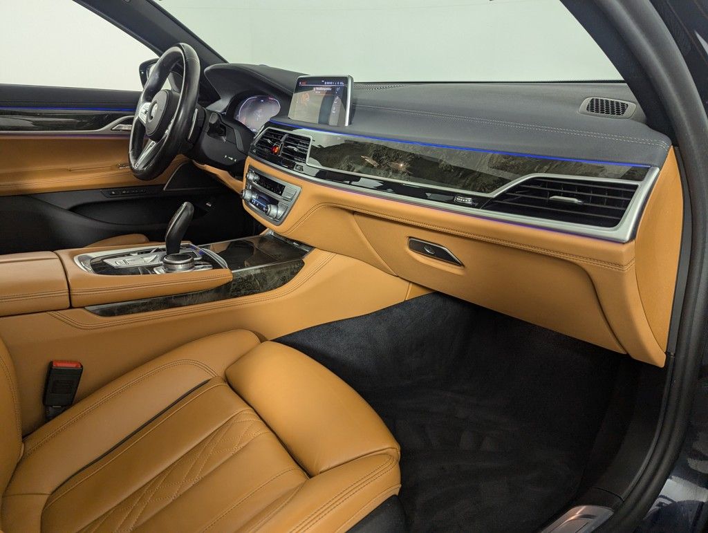 2022 BMW 7-Series 740i xDrive photo