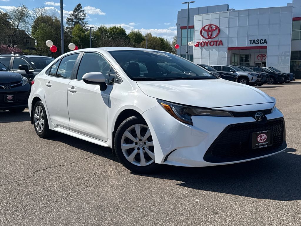White 2022 Toyota Corolla LE FWD Sedan Front-Wheel Drive Continuously Variable Transmission