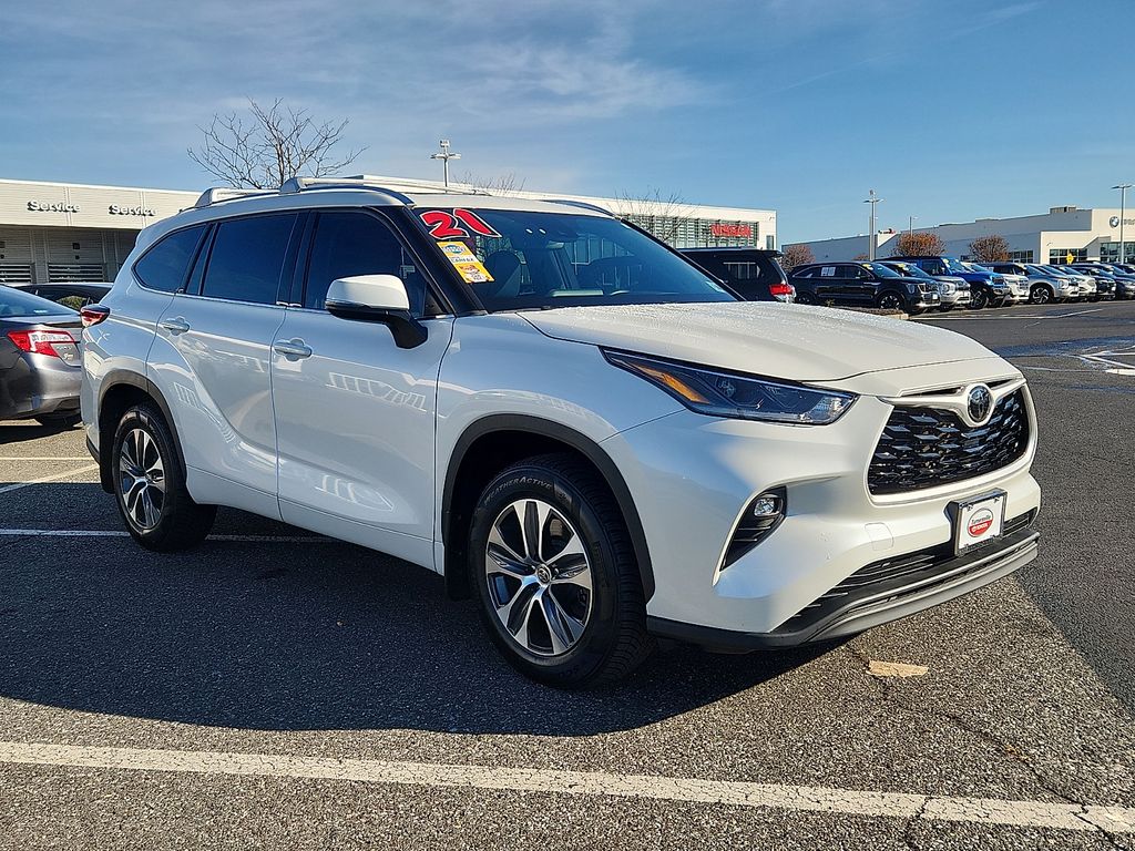 Thumbnail: 2021 Toyota Highlander - 3