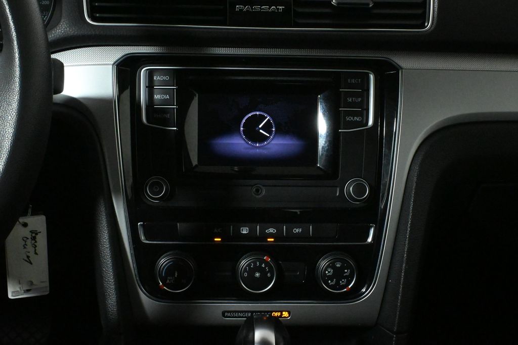 Thumbnail: 2018 Volkswagen Passat - 22