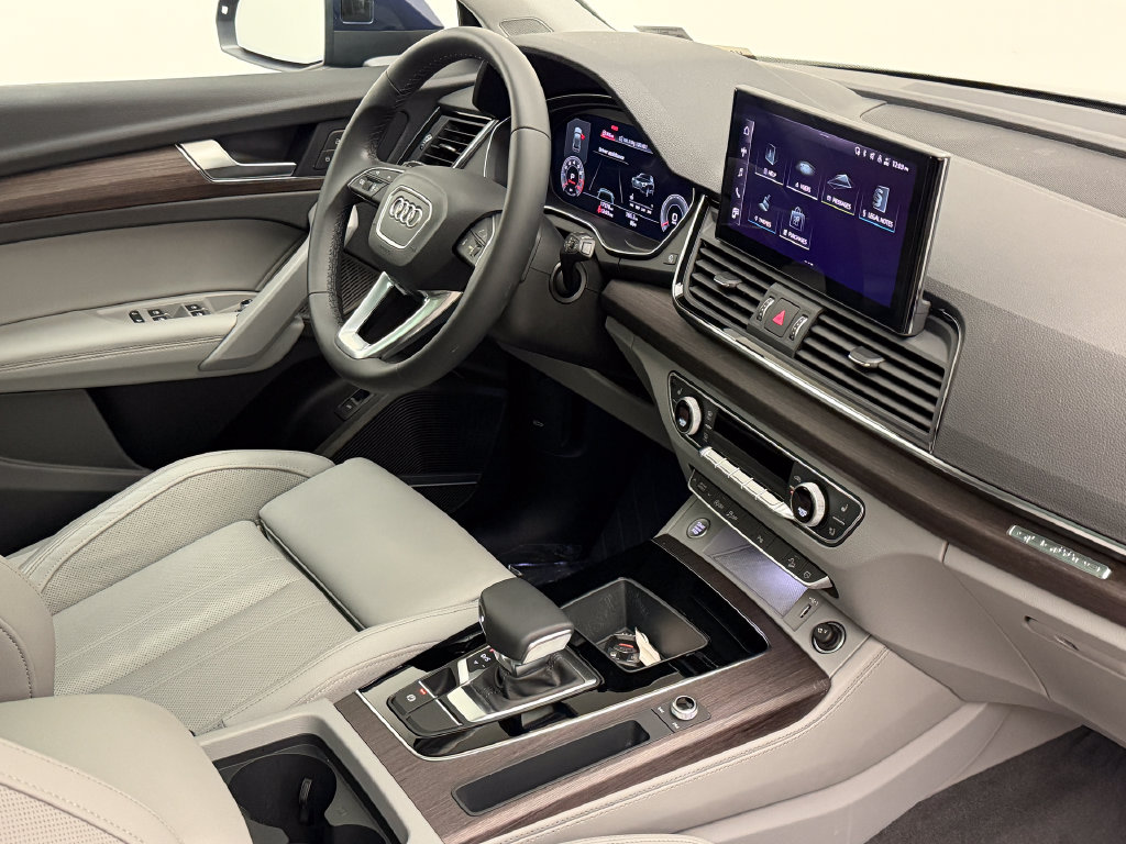 Thumbnail: 2023 Audi Q5 - 10