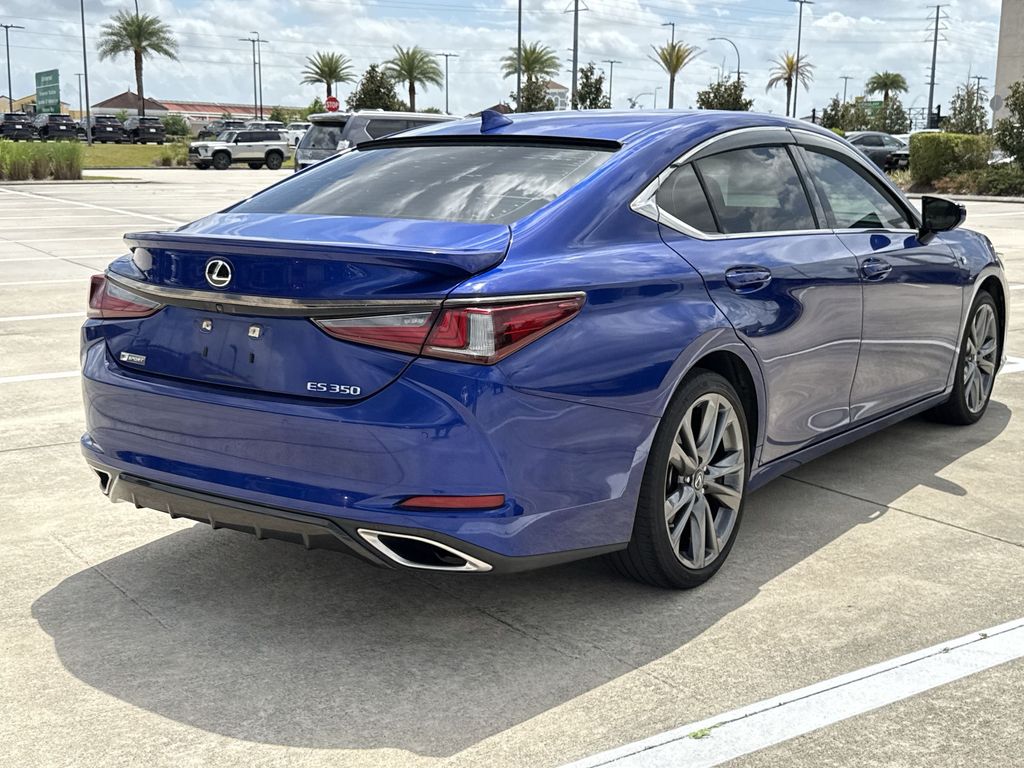 Thumbnail: 2021 Lexus ES - 11