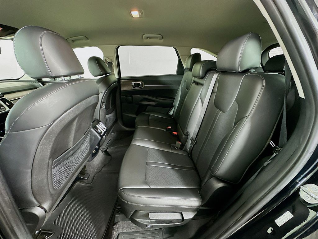 Thumbnail: 2023 Kia Sorento - 24