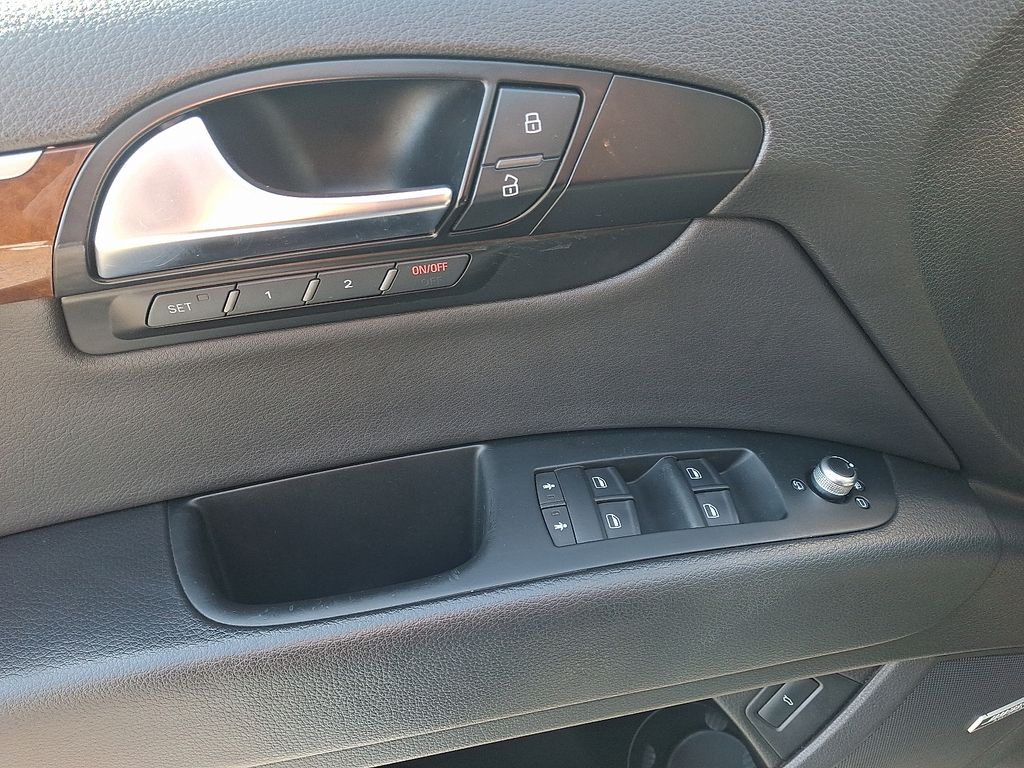 Thumbnail: 2011 Audi Q7 - 12