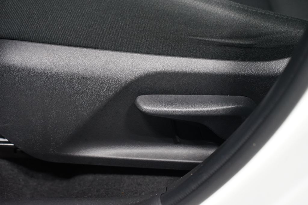 Thumbnail: 2024 Toyota RAV4 - 32