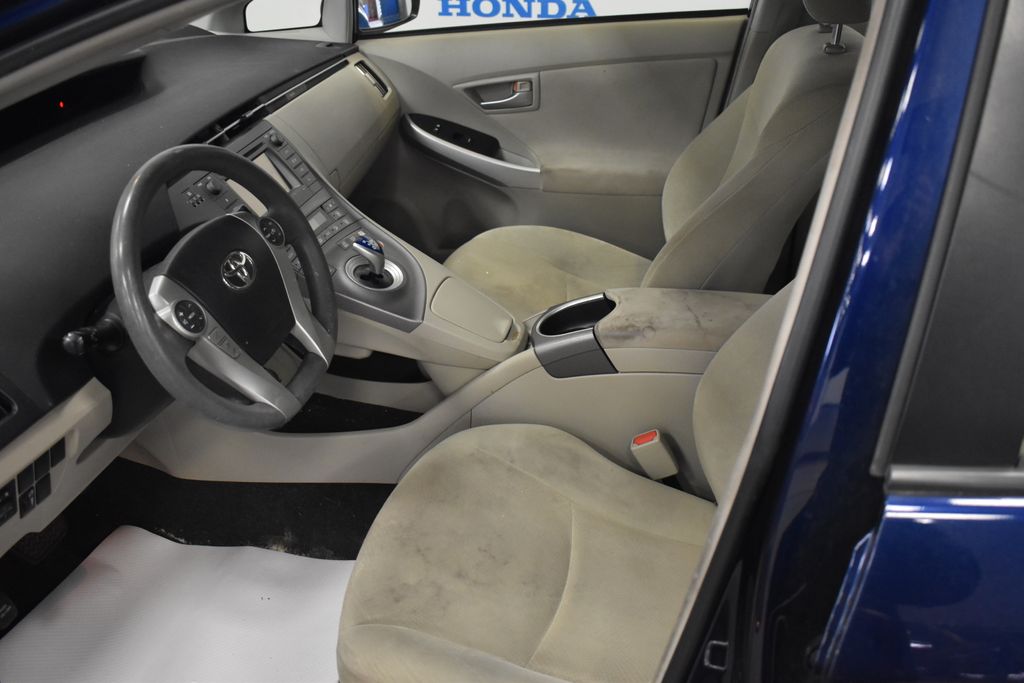 2015 Toyota Prius Three 6