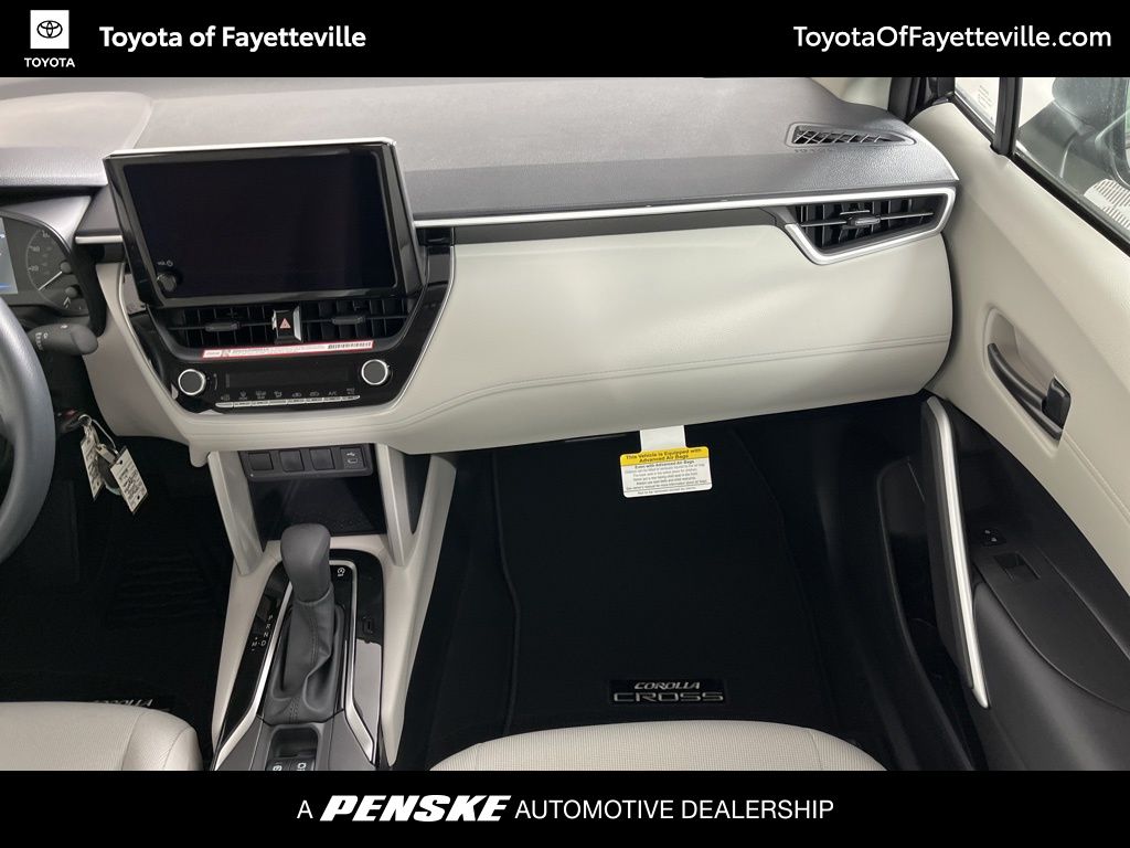 2025 Toyota Corolla Cross L 16