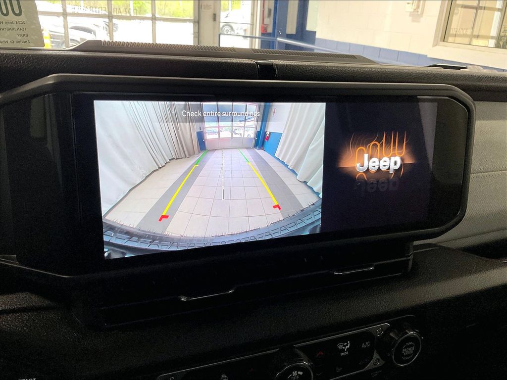 2024 Jeep Wrangler — photo 19