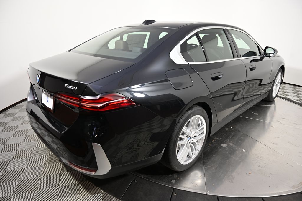 Thumbnail: 2025 BMW 5 Series - 5