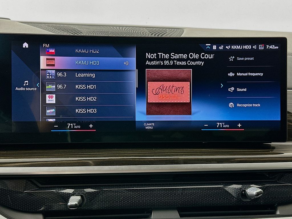 Thumbnail: 2023 BMW X7 - 15