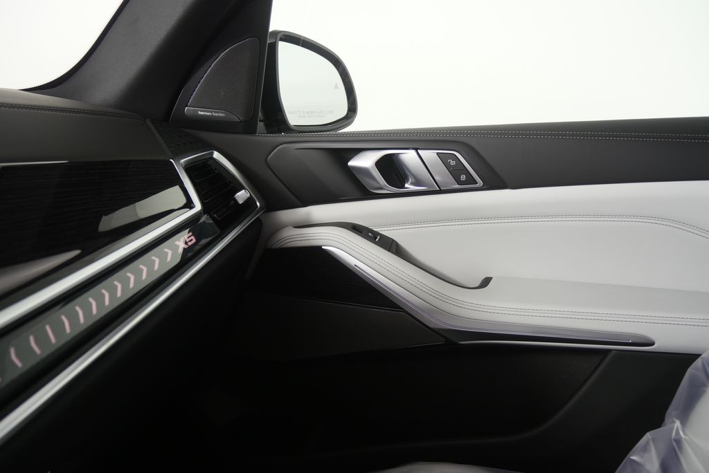 Thumbnail: 2026 BMW X5 - 23