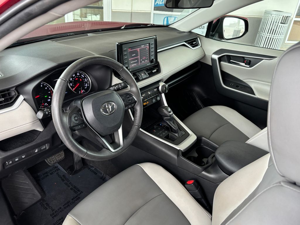 Thumbnail: 2021 Toyota RAV4 - 9