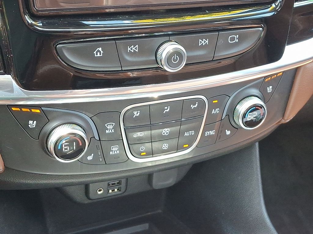 Thumbnail: 2020 Chevrolet Traverse - 17
