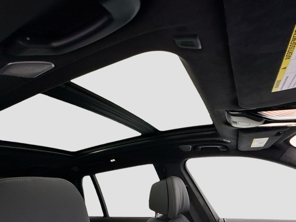Thumbnail: 2027 BMW X7 - 17