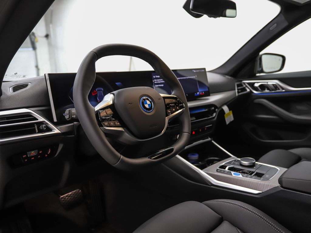 Thumbnail: 2025 BMW i4 - 9
