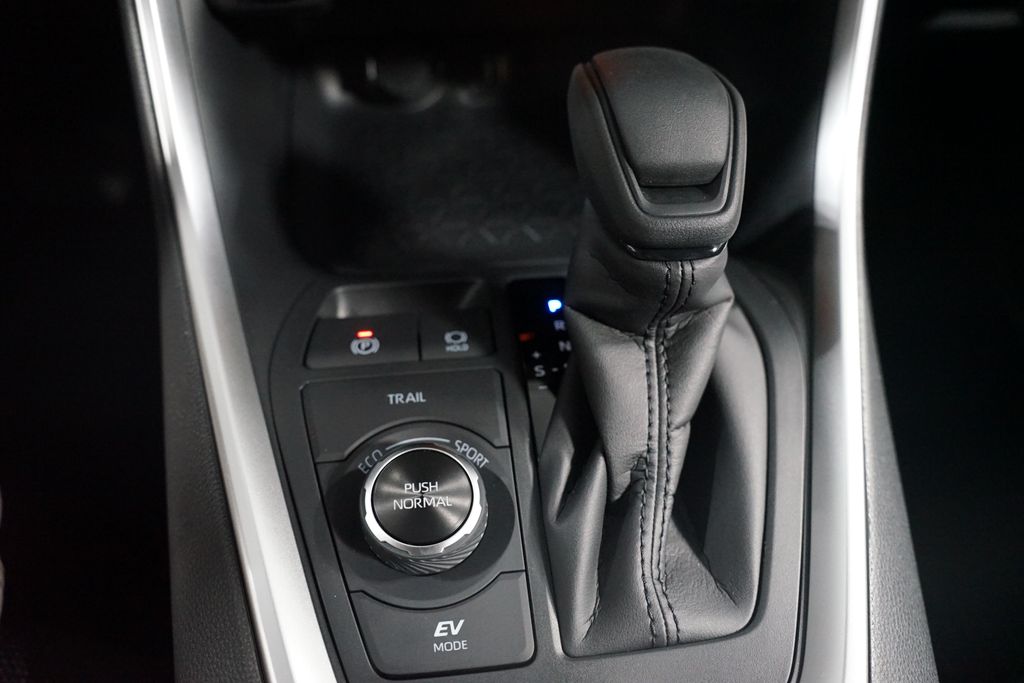 Thumbnail: 2025 Toyota RAV4 - 21