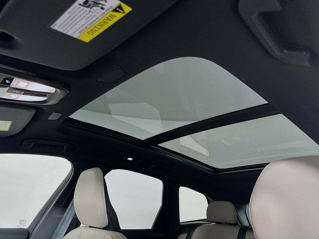 2026 Volvo XC60 Plus - Photo 10