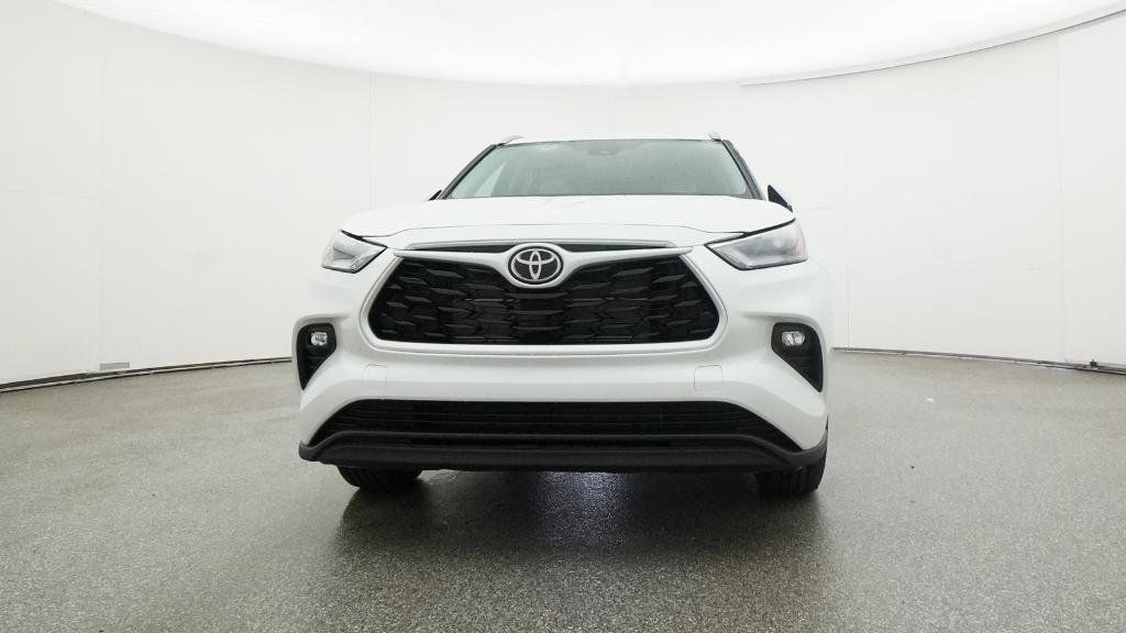 Thumbnail: 2025 Toyota Highlander - 13
