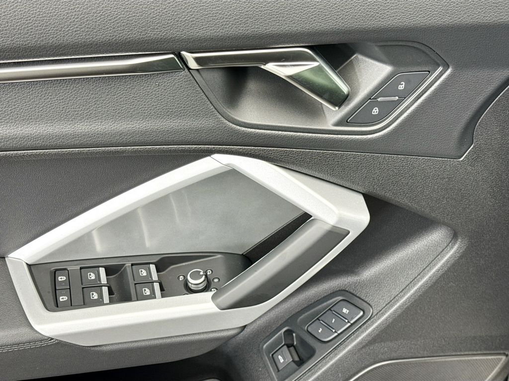 Thumbnail: 2025 Audi Q3 - 21