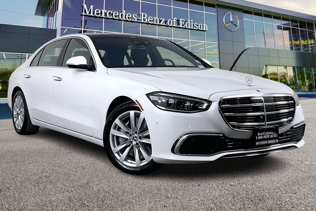 MANUFAKTUR Moonlight White Metallic 2026 Mercedes-Benz S-Class S 580 4MATIC Sedan All-Wheel Drive 9-Speed Automatic