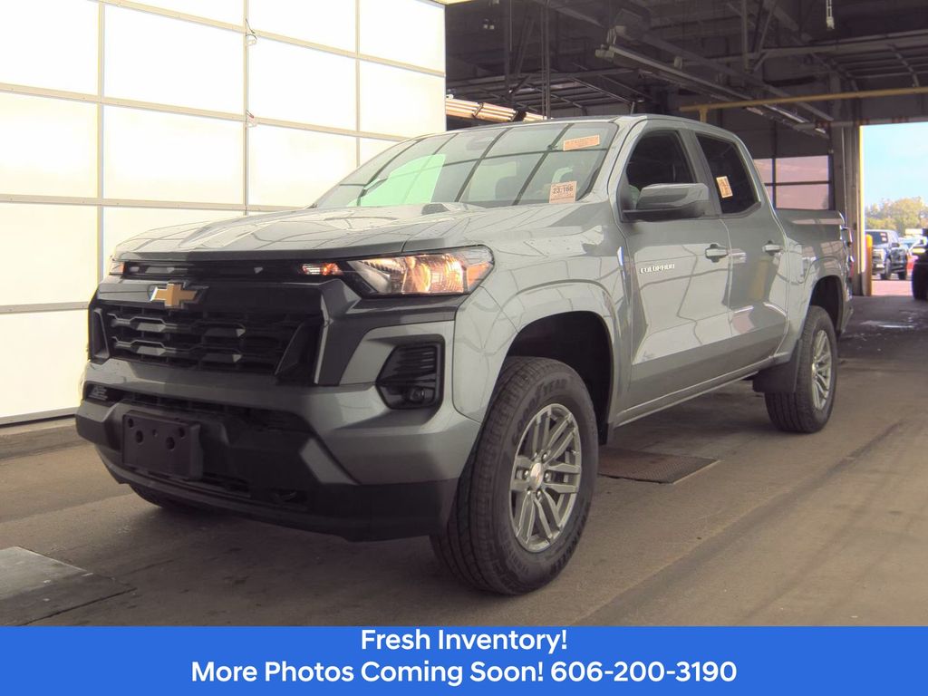 Sterling Gray Metallic 2024 Chevrolet Colorado LT Crew Cab 4WD Pickup Truck Four-Wheel Drive 8-Speed Automatic