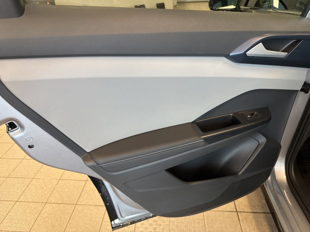 2024 Volkswagen Taos SE photo 15