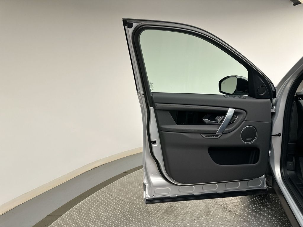 Thumbnail: 2025 Land Rover Discovery Sport - 9