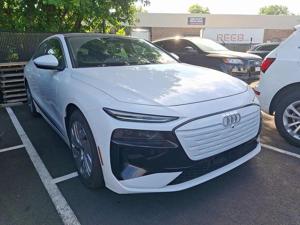 Thumbnail: 2025 Audi e-tron S - 3