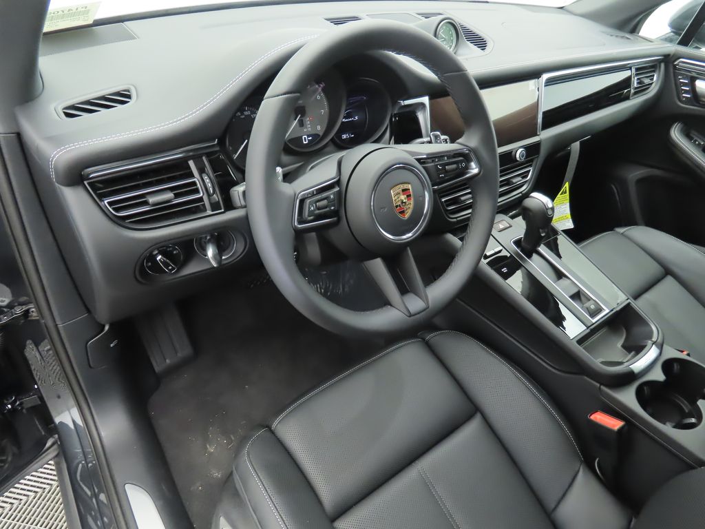 Thumbnail: 2025 Porsche Macan - 4