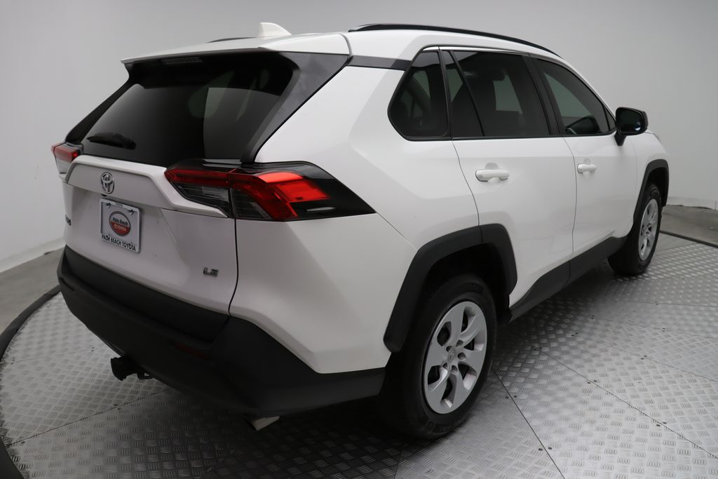 2020 Toyota RAV4 LE 8