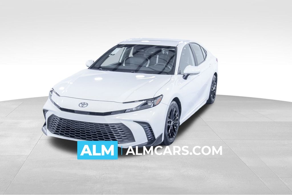 2025 Toyota Camry SE's photo