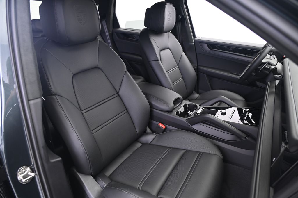 Thumbnail: 2025 Porsche Cayenne - 24