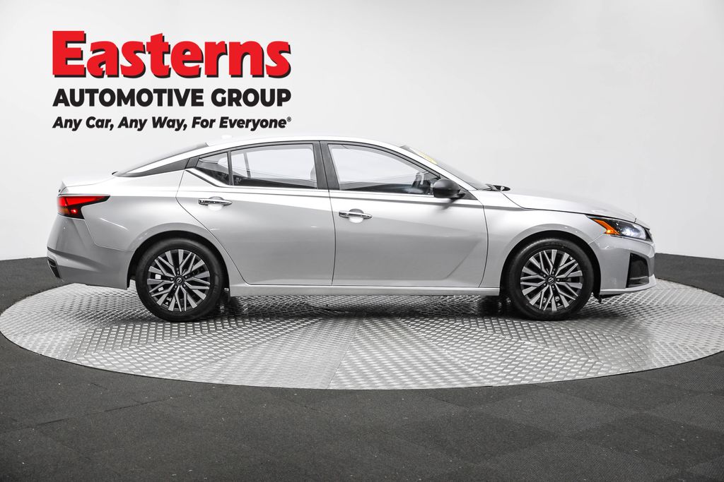 Used 2024 Silver Nissan 2.5 SV image 4
