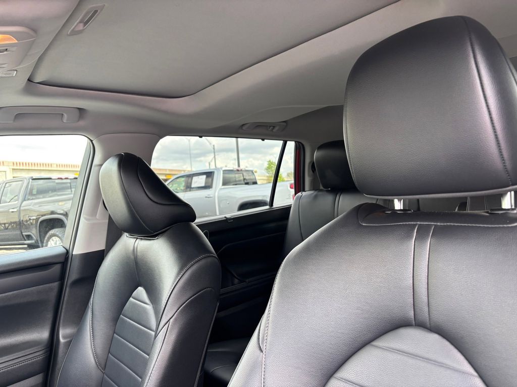 Used Car 2024 Toyota Highlander  Xle For Sale Under $50,000 In Austin, Texas