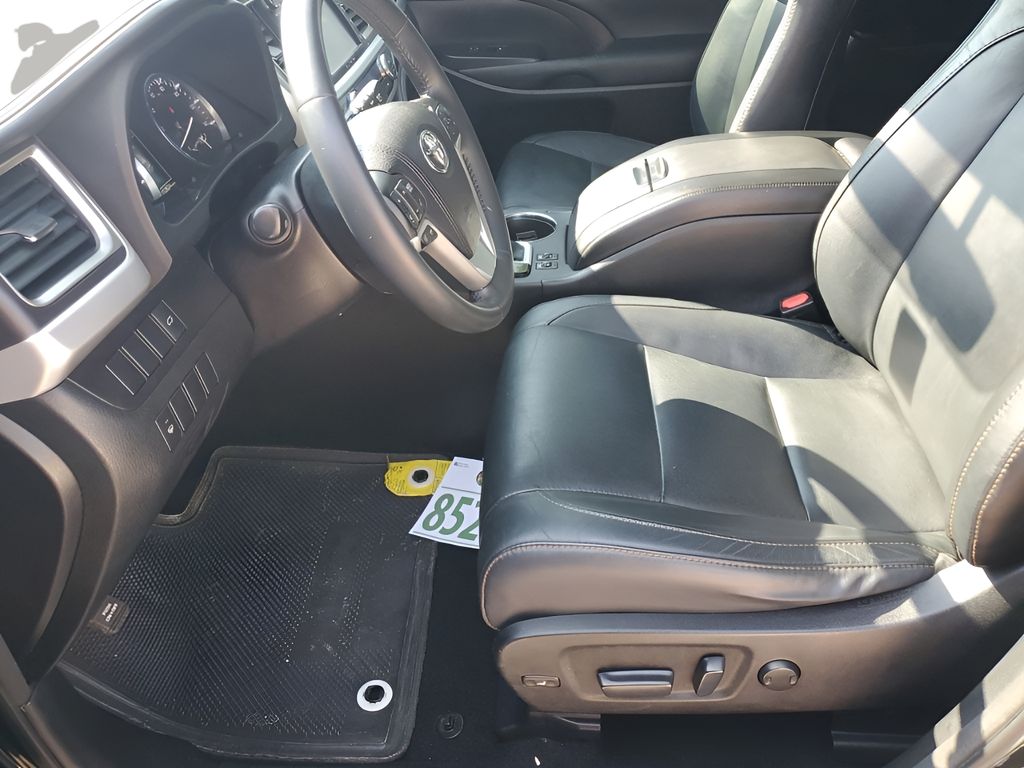 Used Car 2016 Toyota Highlander  Xle V6 For Sale In Austin, Texas