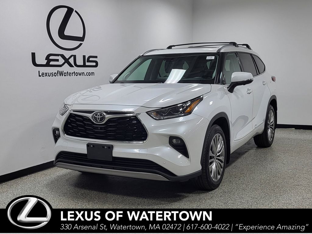 White (Wind Chill Pearl) 2023 Toyota Highlander SUV / Crossover All-Wheel Drive 8-Speed Automatic