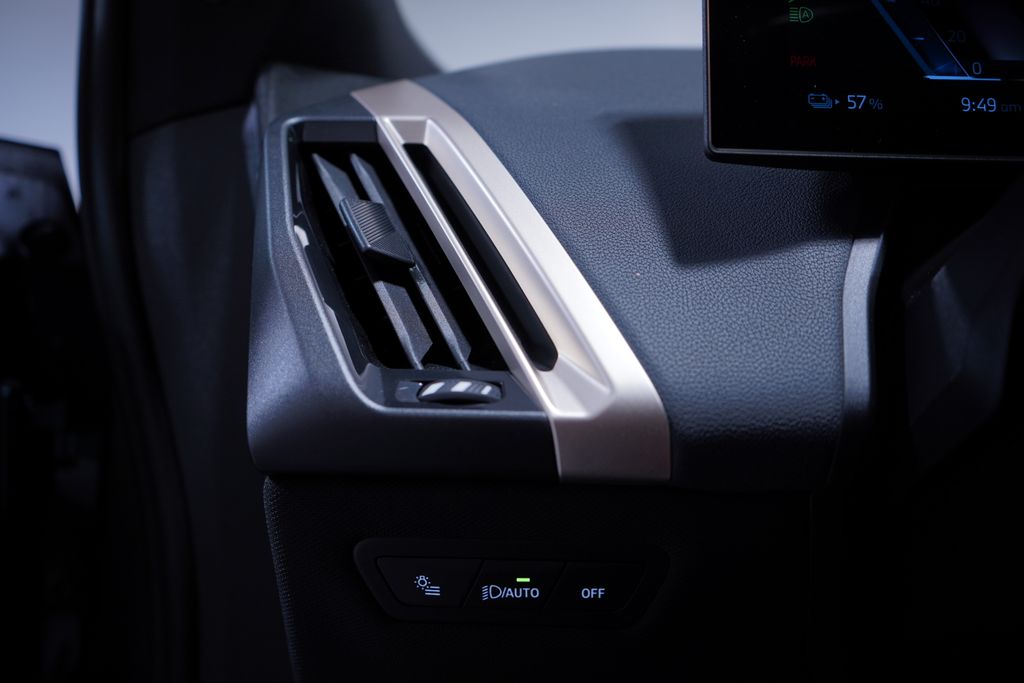 Thumbnail: 2023 BMW iX - 18