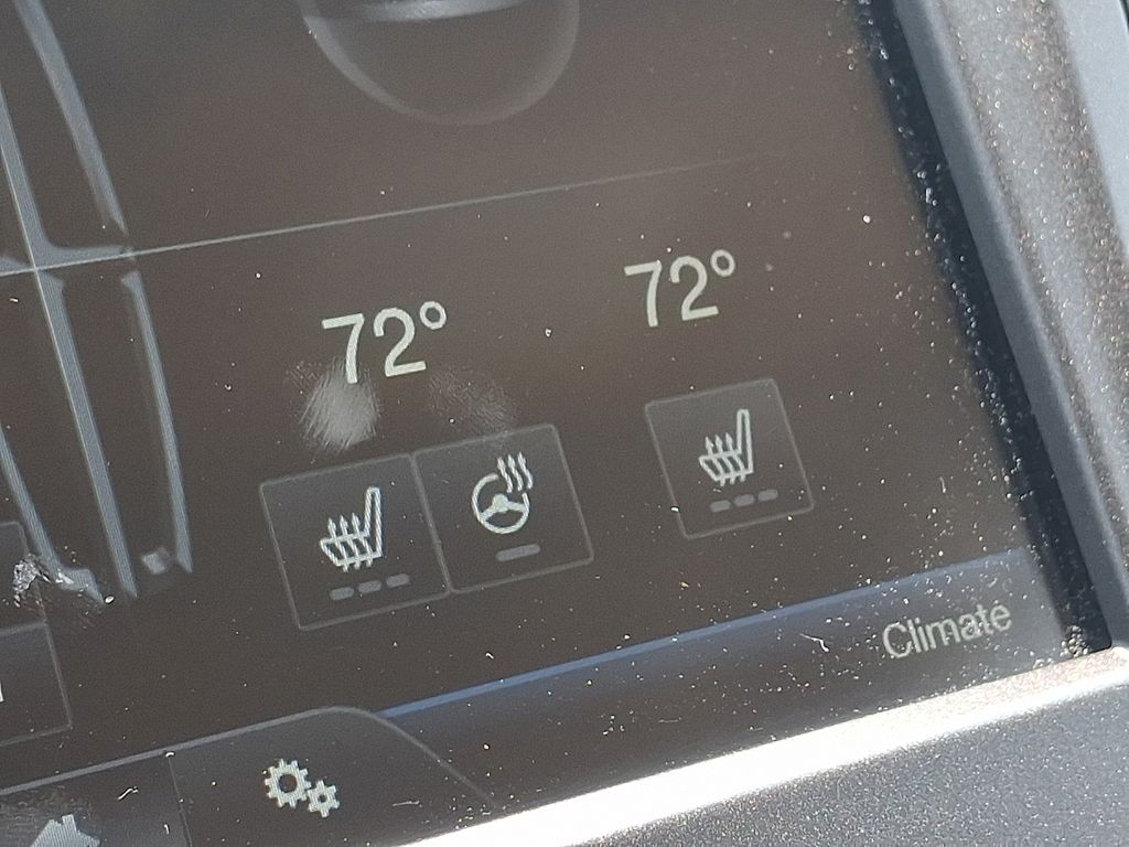Thumbnail: 2015 Lincoln MKC - 21