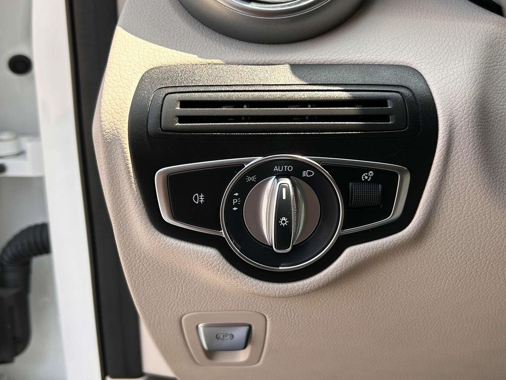 Thumbnail: 2021 Mercedes-Benz GLC - 13