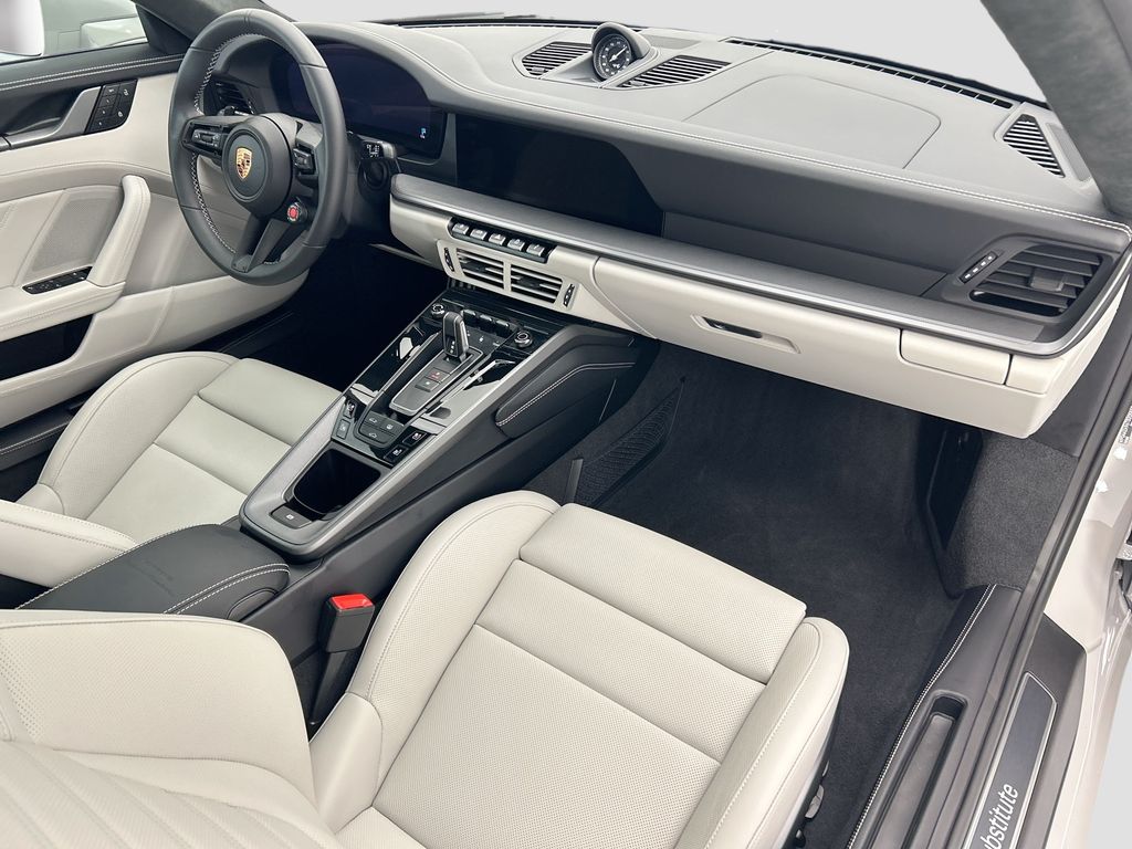 Thumbnail: 2026 Porsche 911 - 16