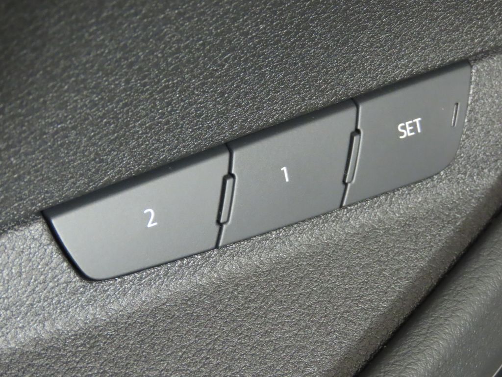 Thumbnail: 2024 Audi Q8 e-tron - 30