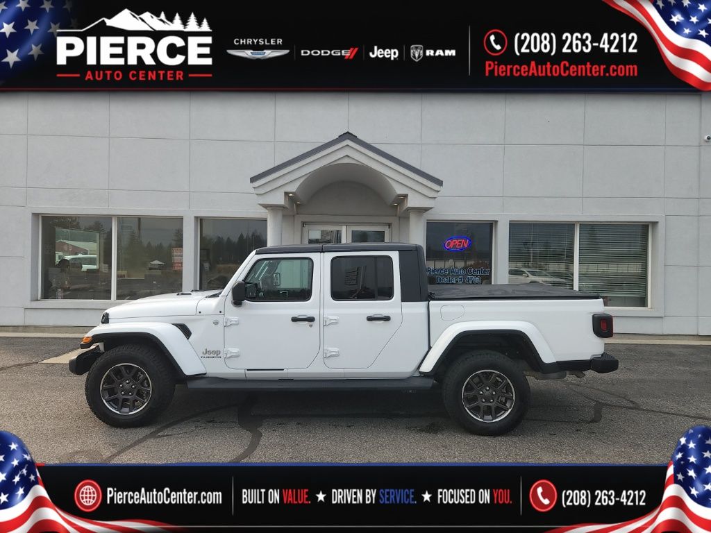 Bright White Clearcoat 2021 Jeep Gladiator Pickup Truck Four-Wheel Drive 8-Speed Automatic