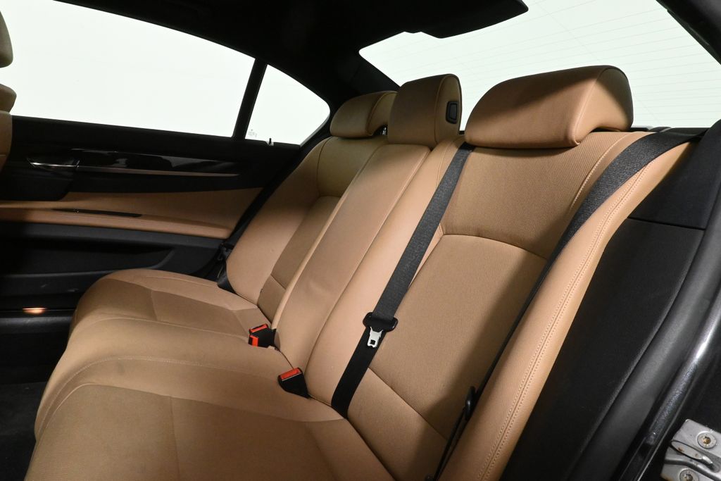 Thumbnail: 2014 BMW 7 Series - 5