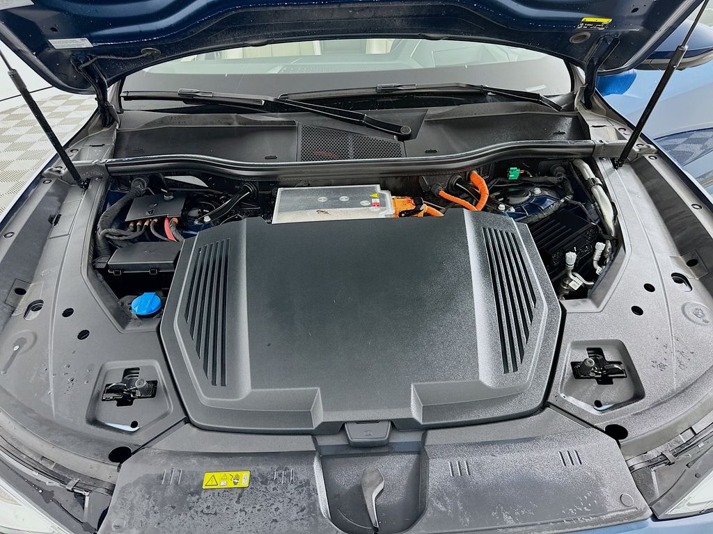 Thumbnail: 2019 Audi e-tron - 31